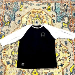 Size large 3/4 sleeve omit t-shirt